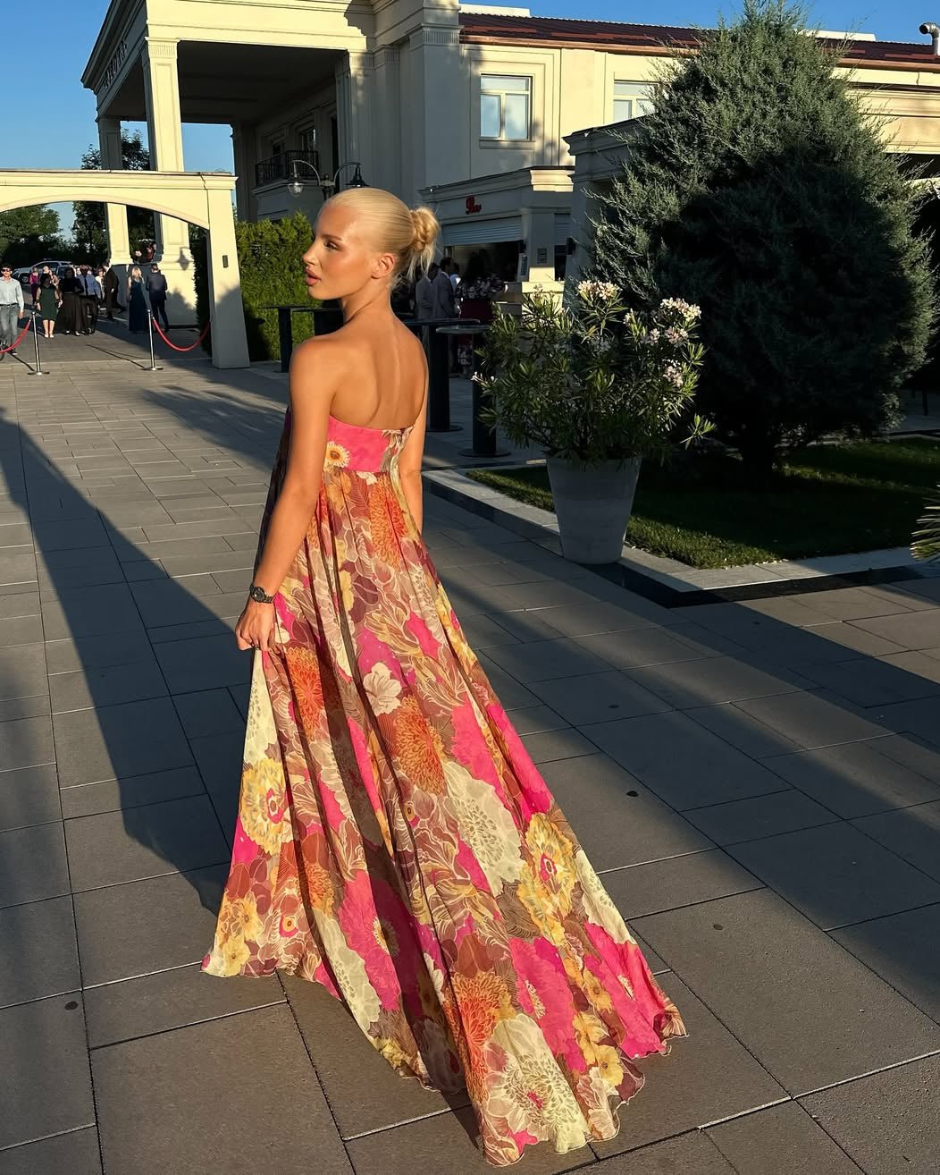 Amaya vestido maxi floral sin tirantes