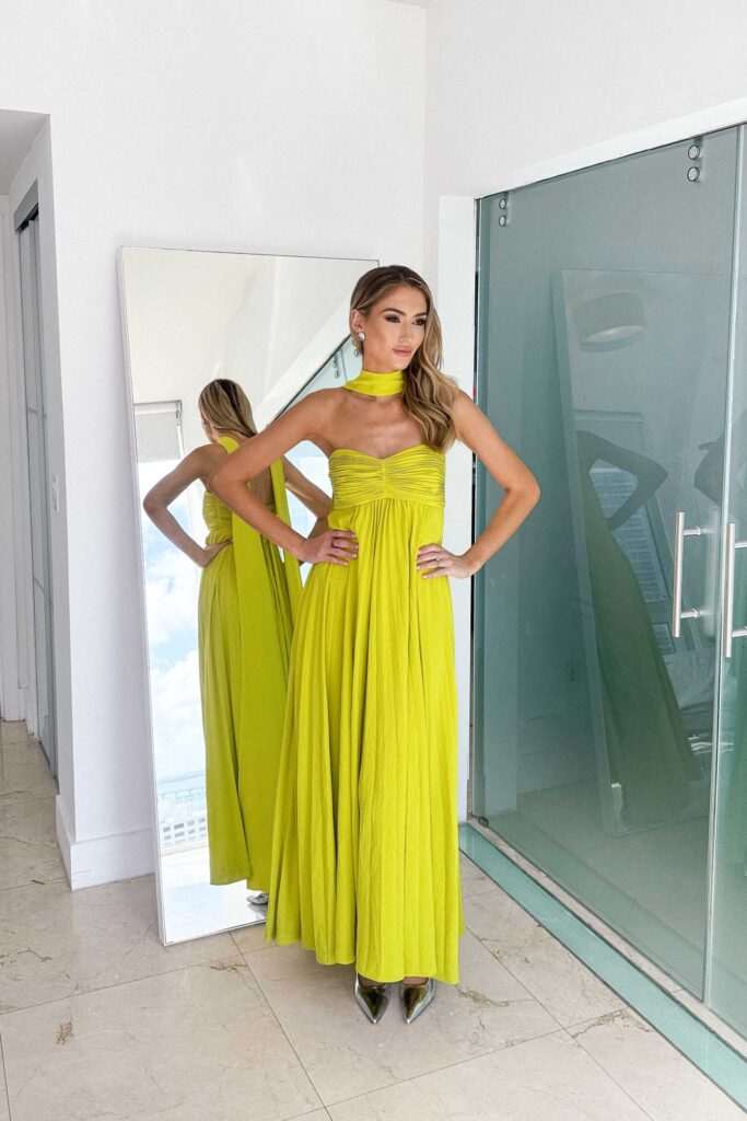 Helena halter vestido maxi fruncido con pañuelo