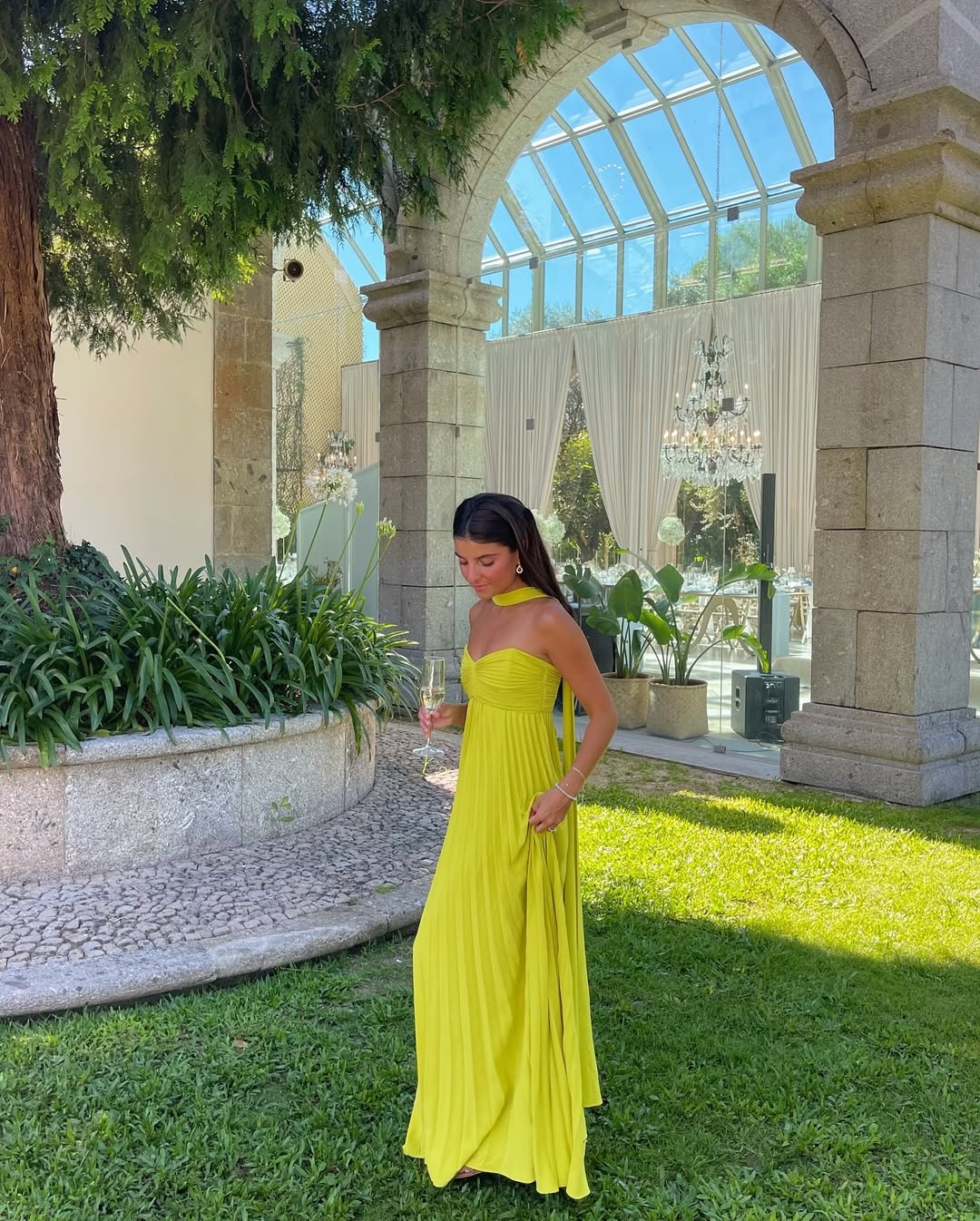 Helena halter vestido maxi fruncido con pañuelo