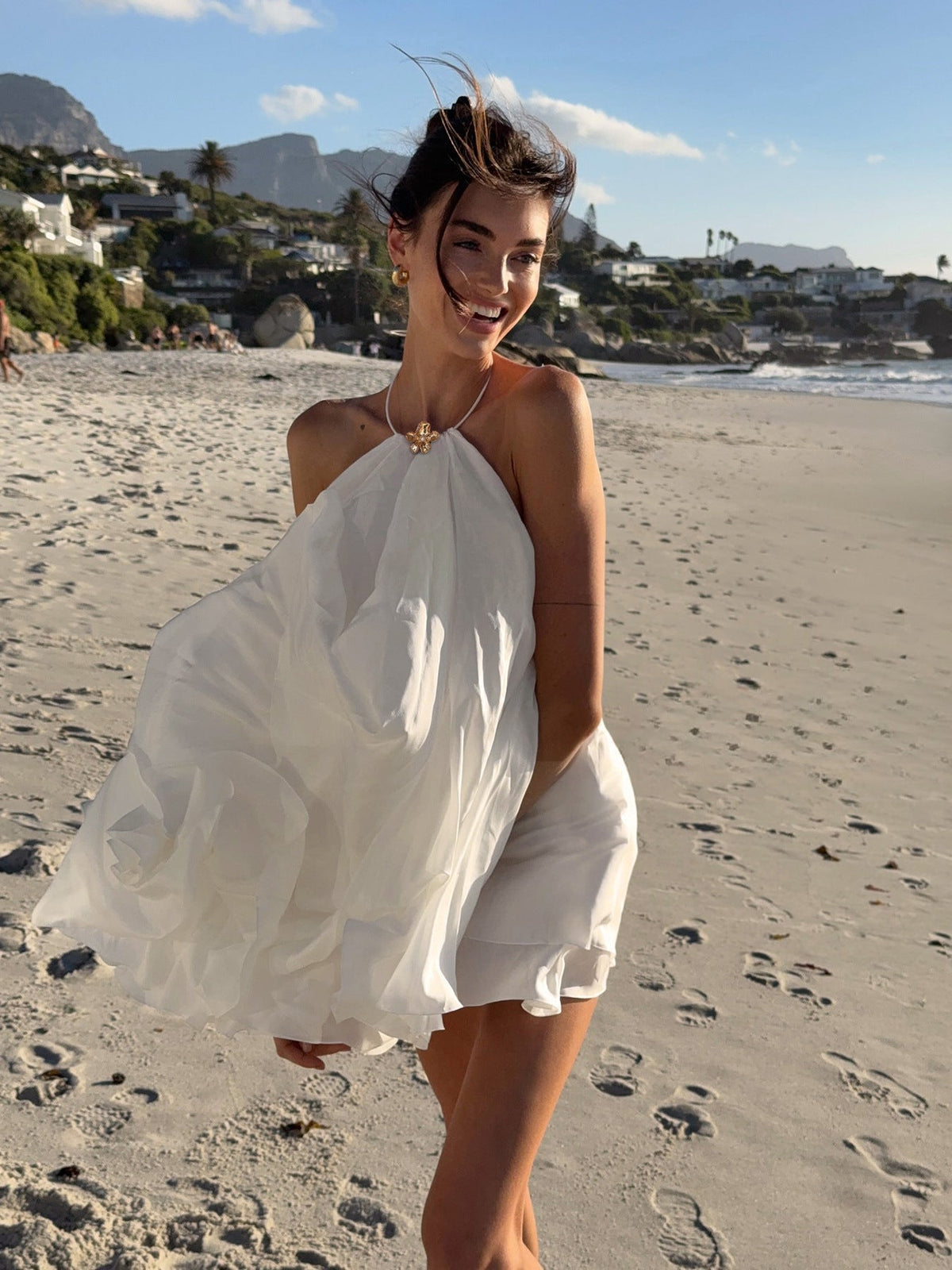 Evelyn vestido de playa halter con espalda descubierta