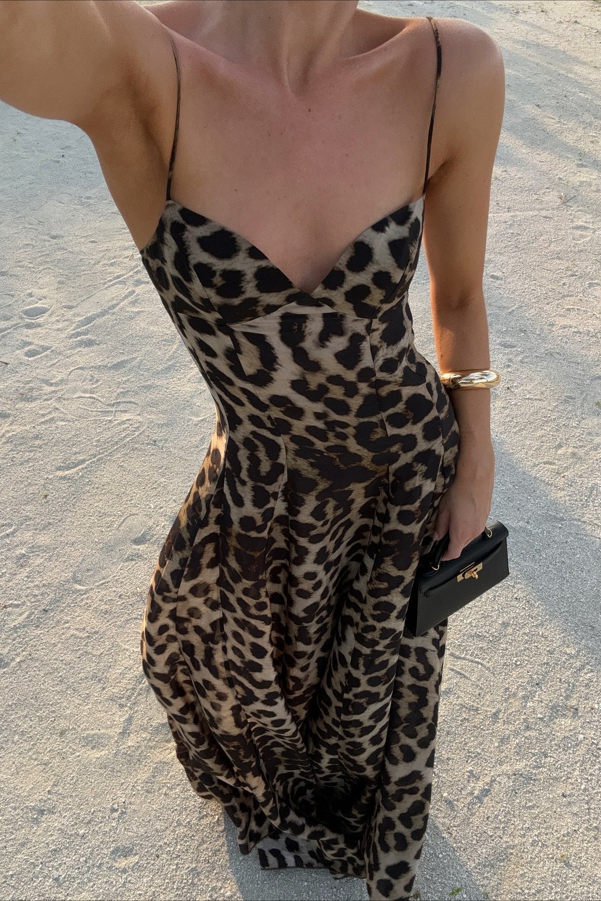 Vestido largo Imogen de tirantes finos con estampado de leopardo