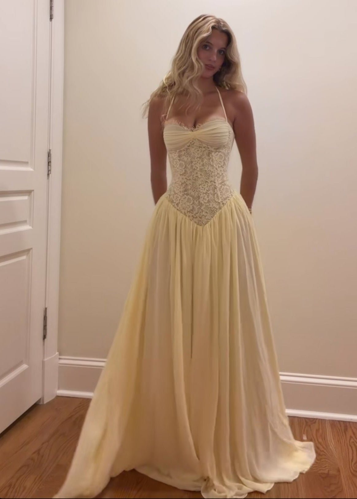 Gloria vestido maxi halter con corsé