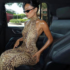 Denise vestido maxi halter con estampado de leopardo