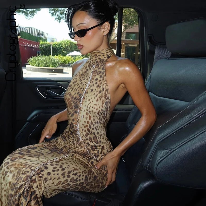 Denise vestido maxi halter con estampado de leopardo