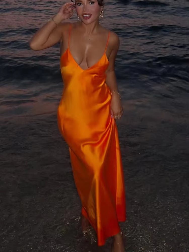 Vestido largo Kirra de satén sin espalda