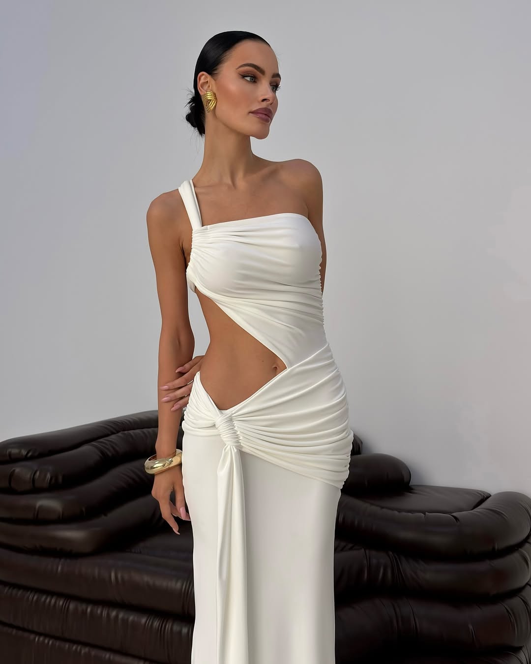 Vestido maxi Mirelle de un solo hombro con abertura