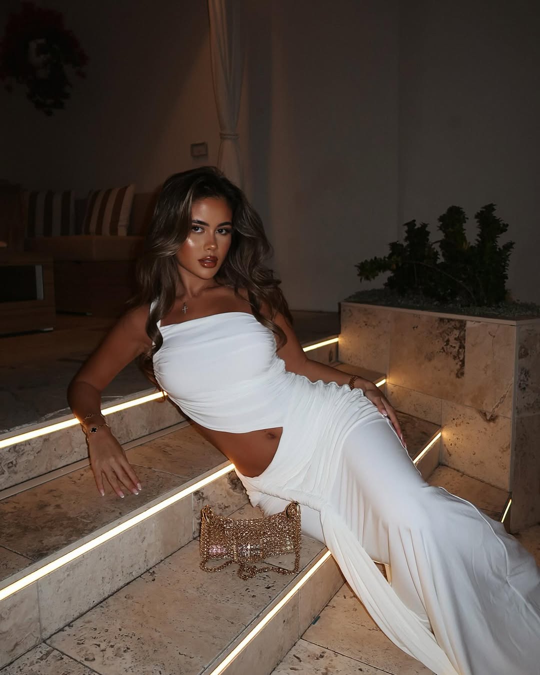 Vestido maxi Mirelle de un solo hombro con abertura