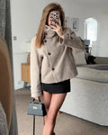 Chaqueta Amelie con Cuello Alto y Bolsillos