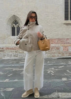 Chaqueta Amelie con Cuello Alto y Bolsillos