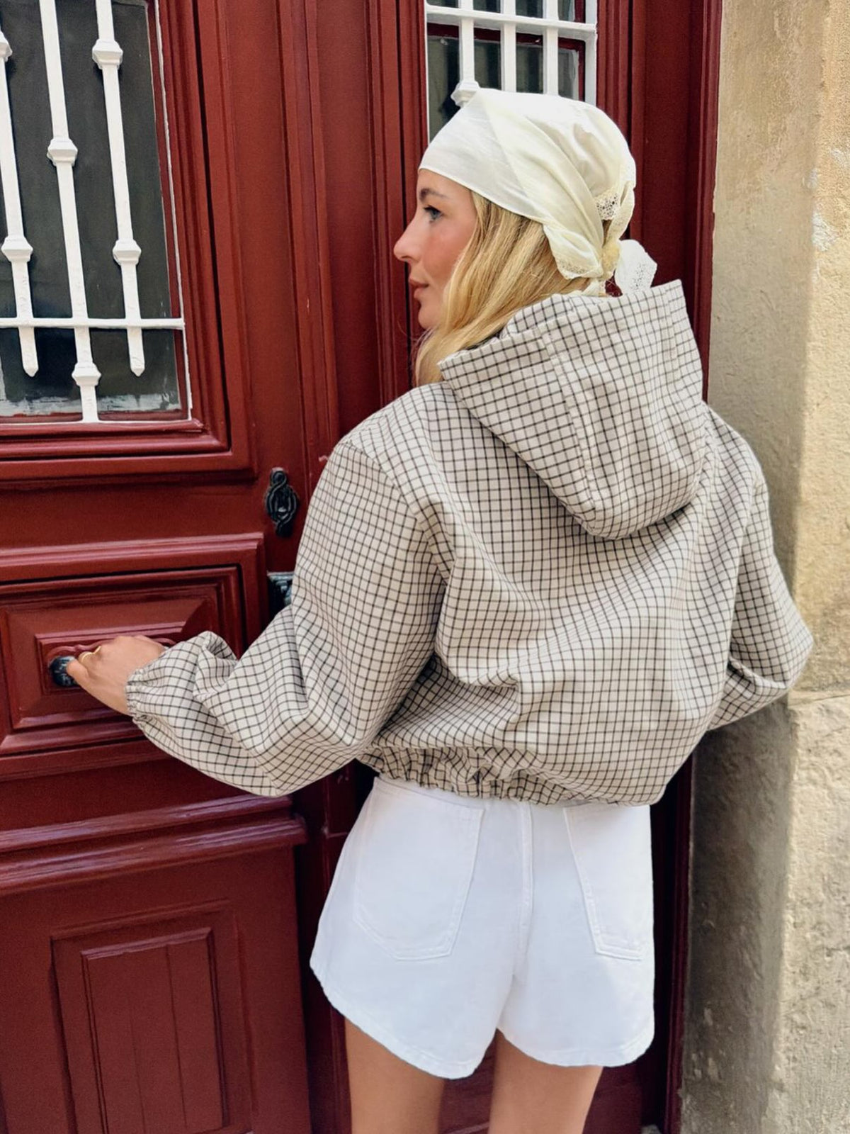 Daniela Chaqueta Cortada con Capucha y Estampado a Cuadros