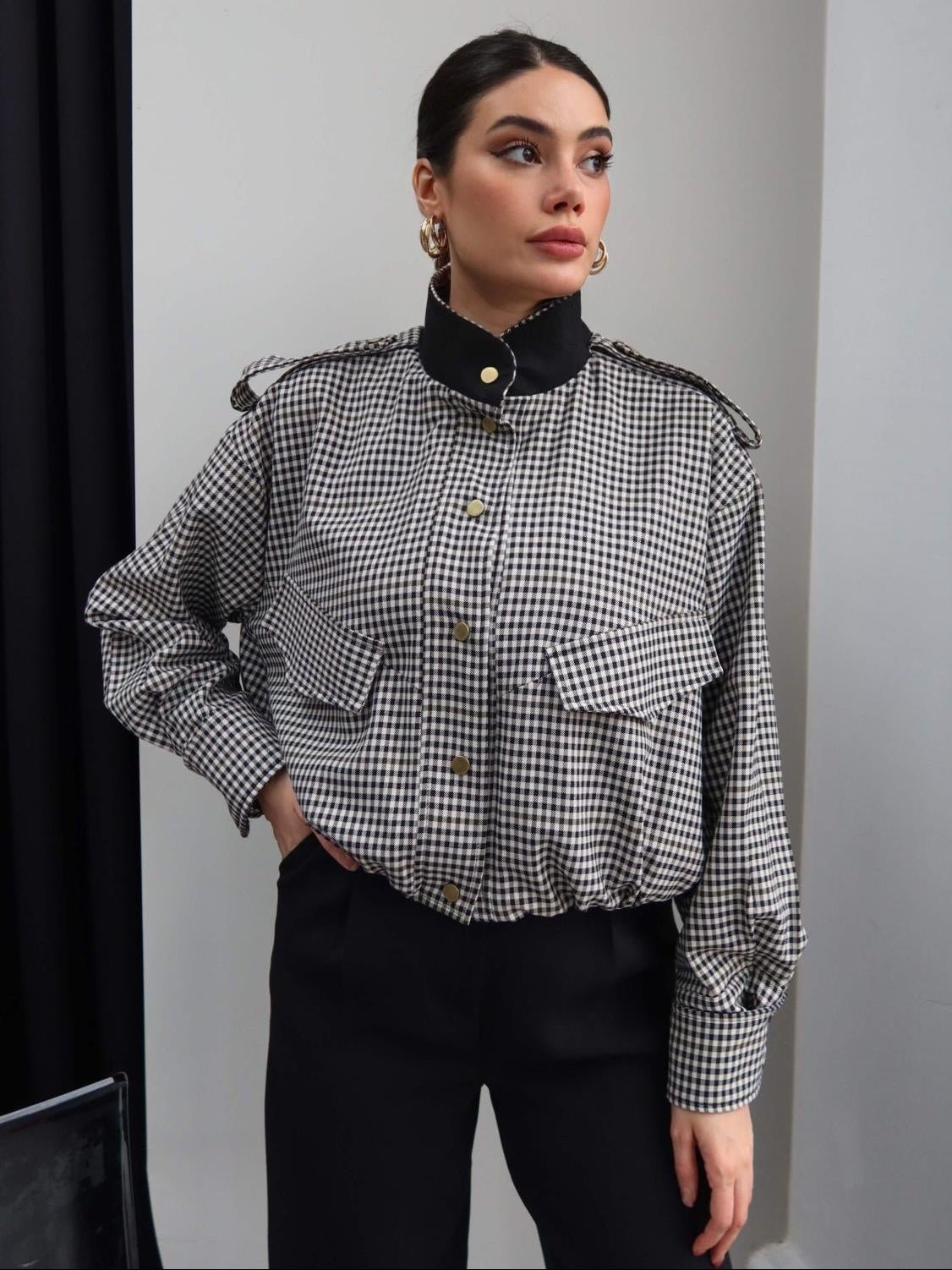 Bomber Emma con cuello alto y cuadros