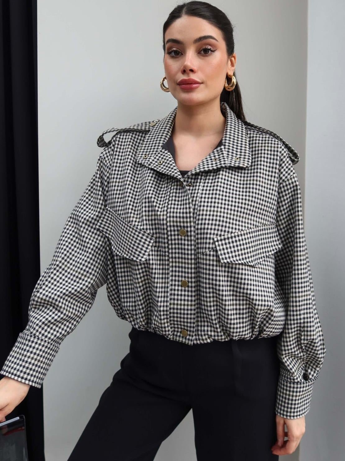 Bomber Emma con cuello alto y cuadros