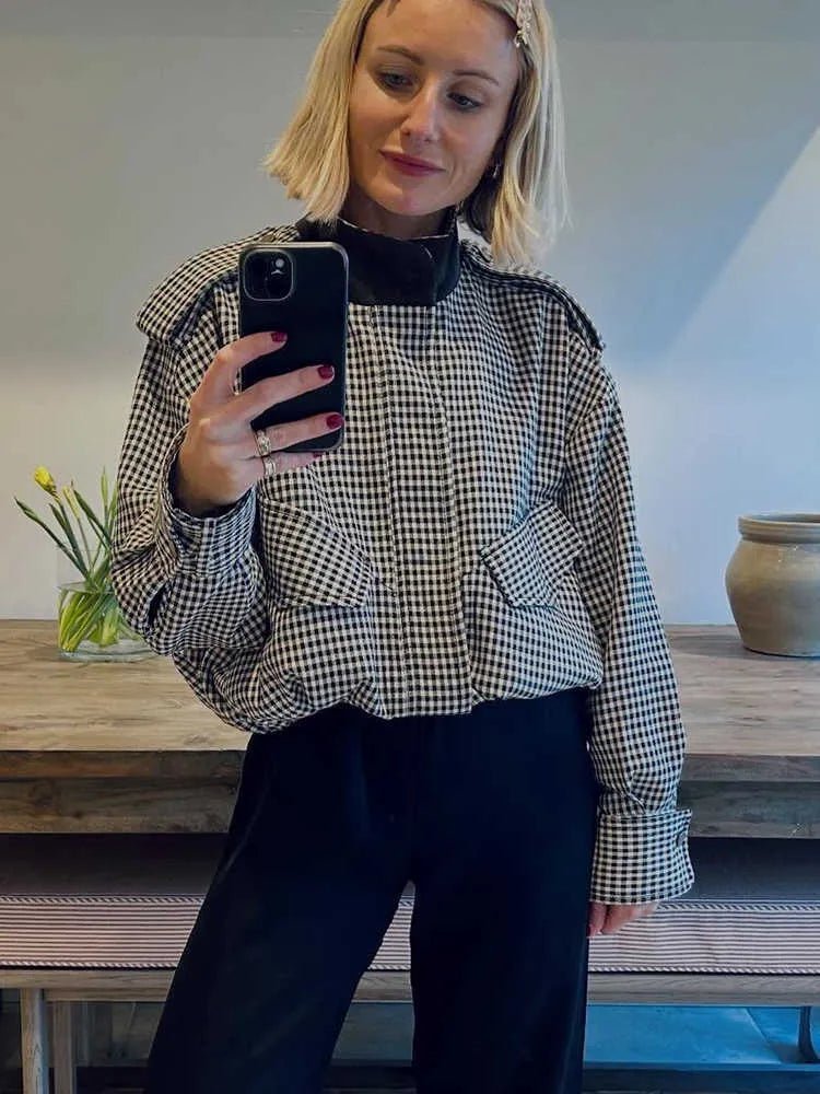 Bomber Emma con cuello alto y cuadros