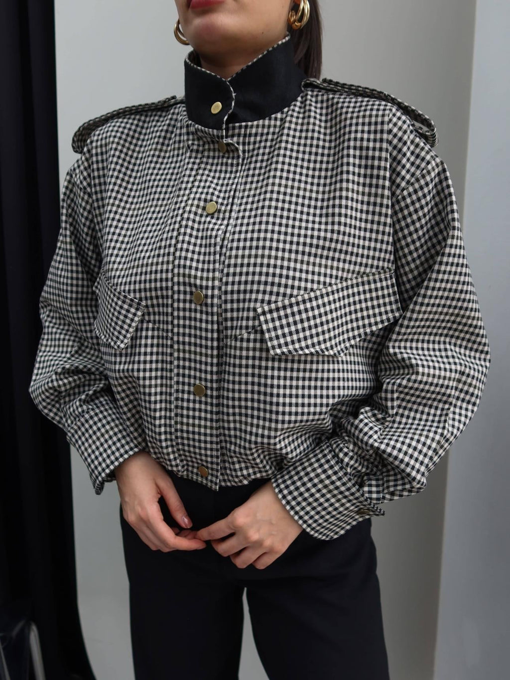 Bomber Emma con cuello alto y cuadros