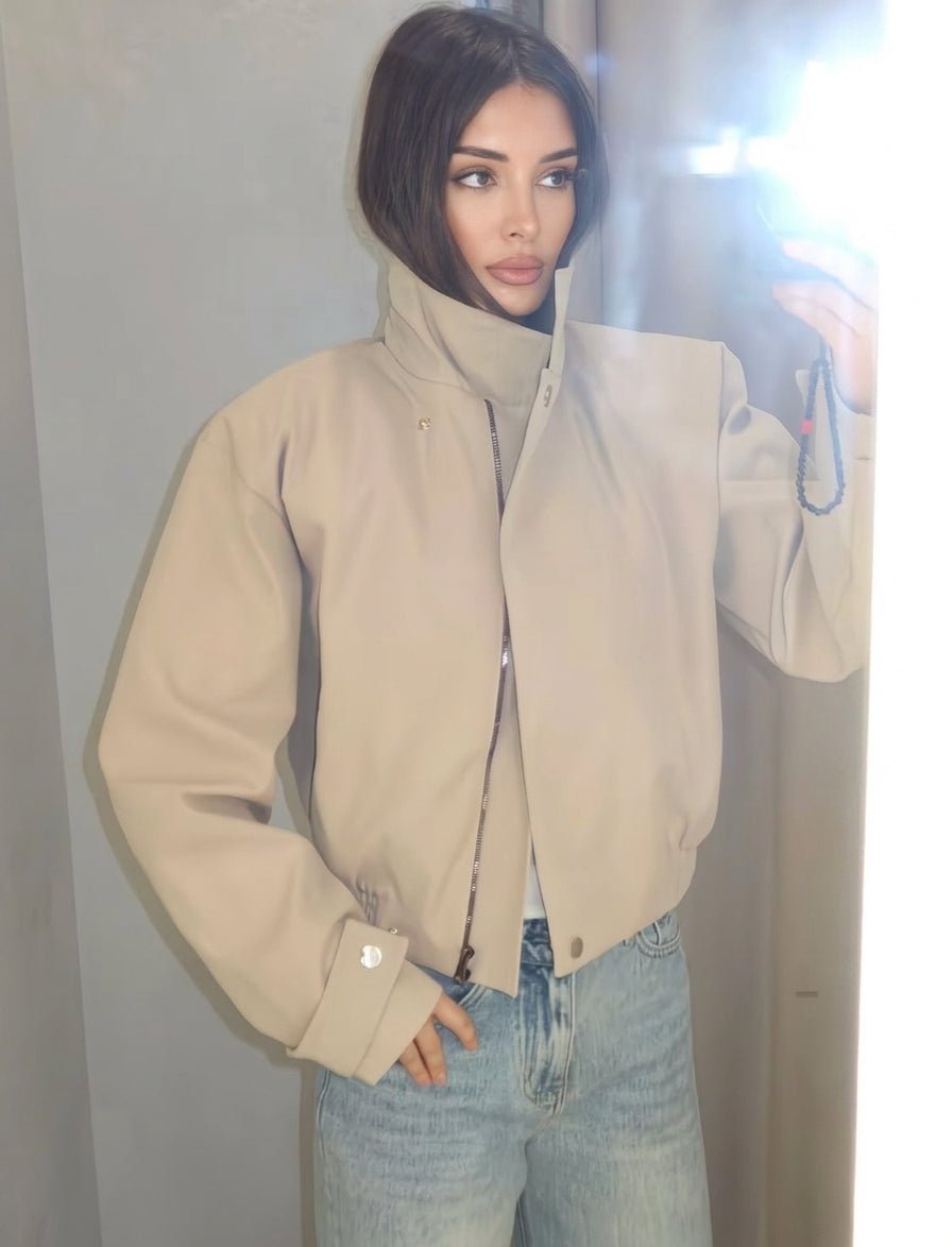 Chaqueta Jenny con Cuello Alto y Cremallera
