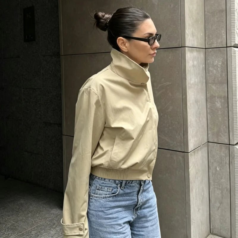 Chaqueta Jenny con Cuello Alto y Cremallera