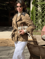 Monica Trench con Cuello en Contraste y Cinturón