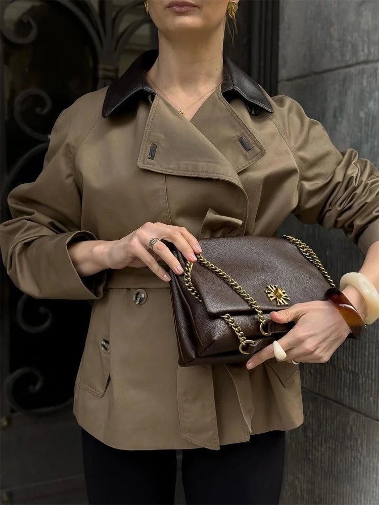 Monica Trench con Cuello en Contraste y Cinturón