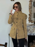 Chaqueta Rebecca entallada con cuello alzado