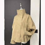 Valerie Trench Corto con Cuello Alto y Embudo