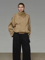 Valerie Trench Corto con Cuello Alto y Embudo