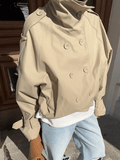 Valerie Trench Corto con Cuello Alto y Embudo