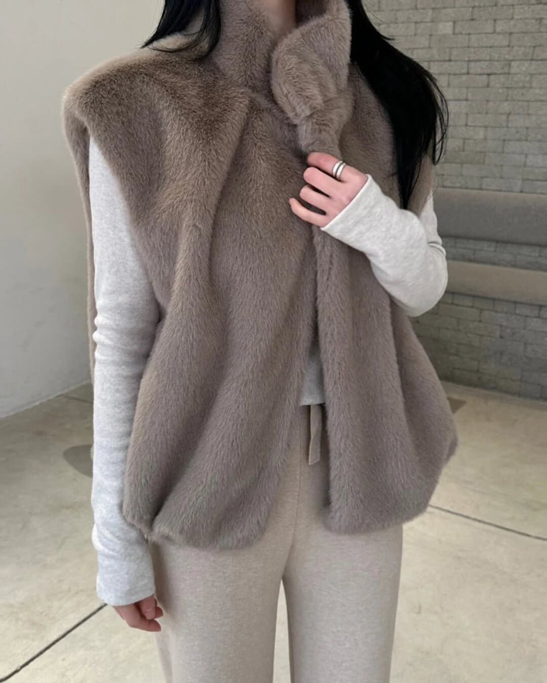 Chaleco de pelo sintético de cuello alto Amalia