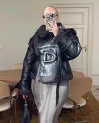 Chaqueta corta de piel sintética con cinturón Cora