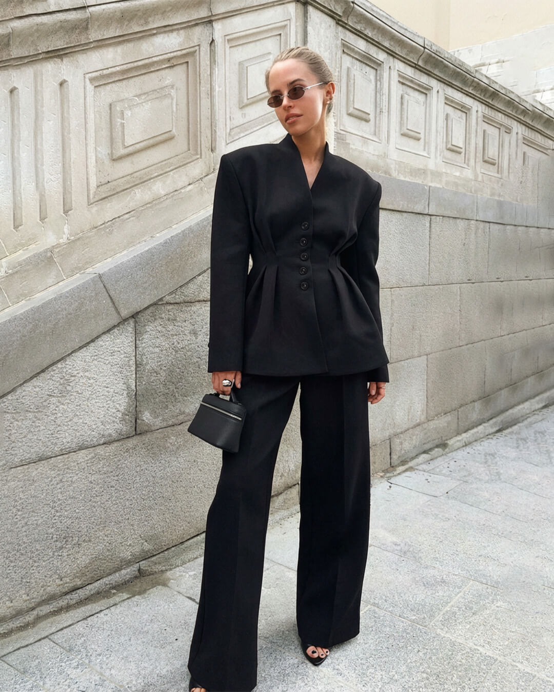 Blazer Empress con Cintura Fruncida y Escote en V