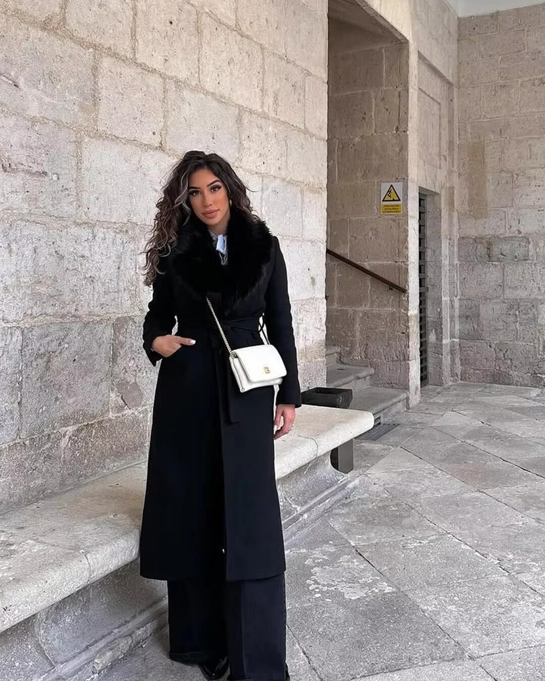 Abrigo maxi Flora con cuello de piel sintética