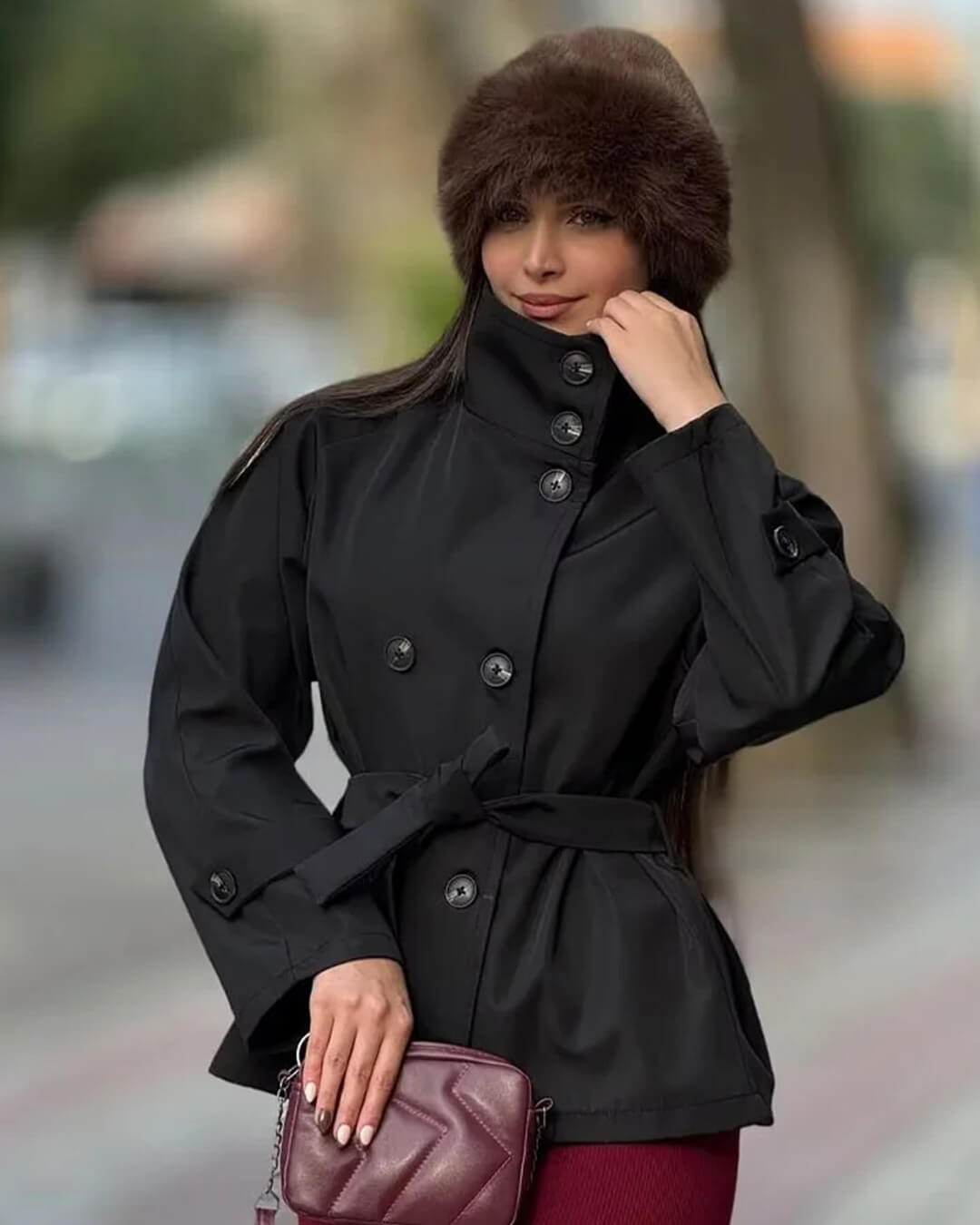 Gabardina corta con cuello alto Kara