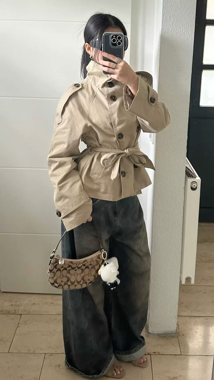 Gabardina corta con cuello alto Kara