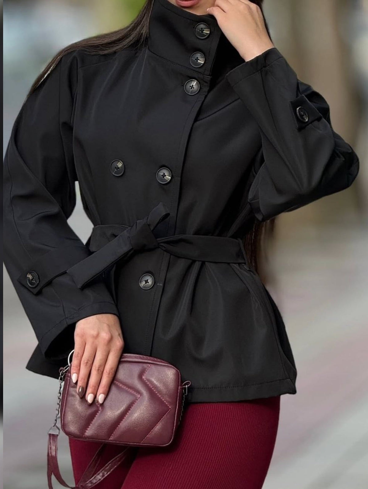 Gabardina corta con cuello alto Kara