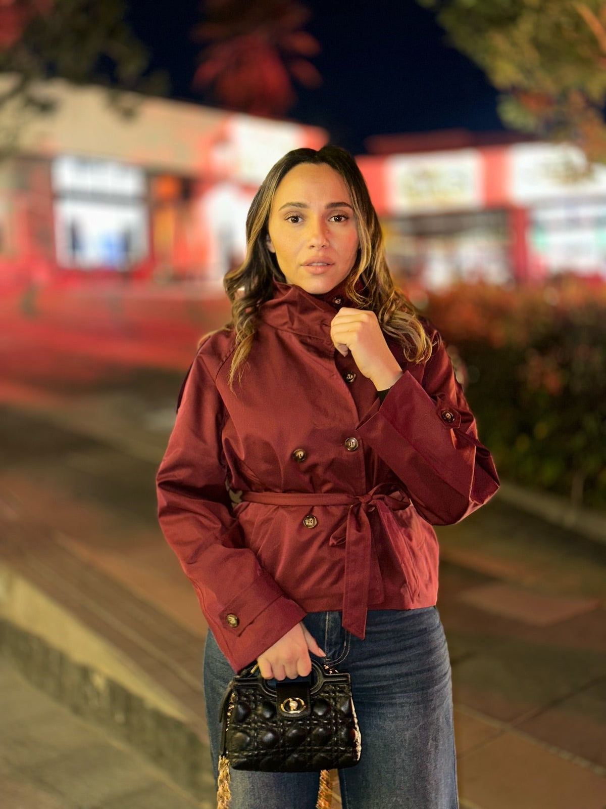 Gabardina corta con cuello alto Kara
