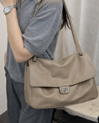 Bolso de solapa Josie con hebilla