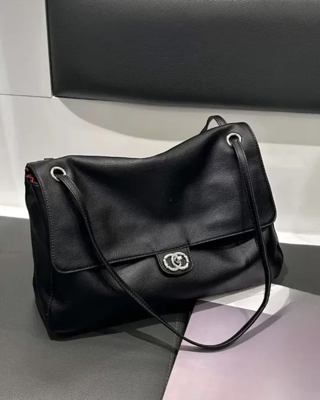 Bolso de solapa Josie con hebilla