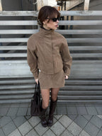 Conjunto Lara abrigo cropped en ante sintético y minifalda