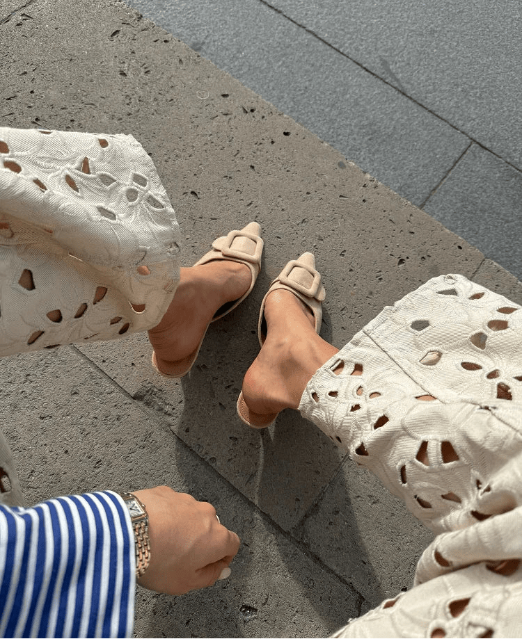 Rachel jeans de tiro alto con cortes, cintura alta, corte recto