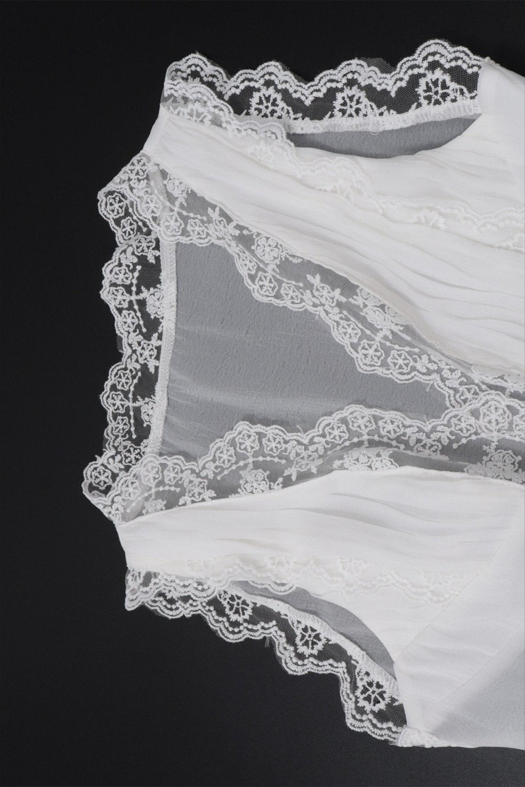 Conjunto de falda Guinevere con ribete de encaje y lazada trasera