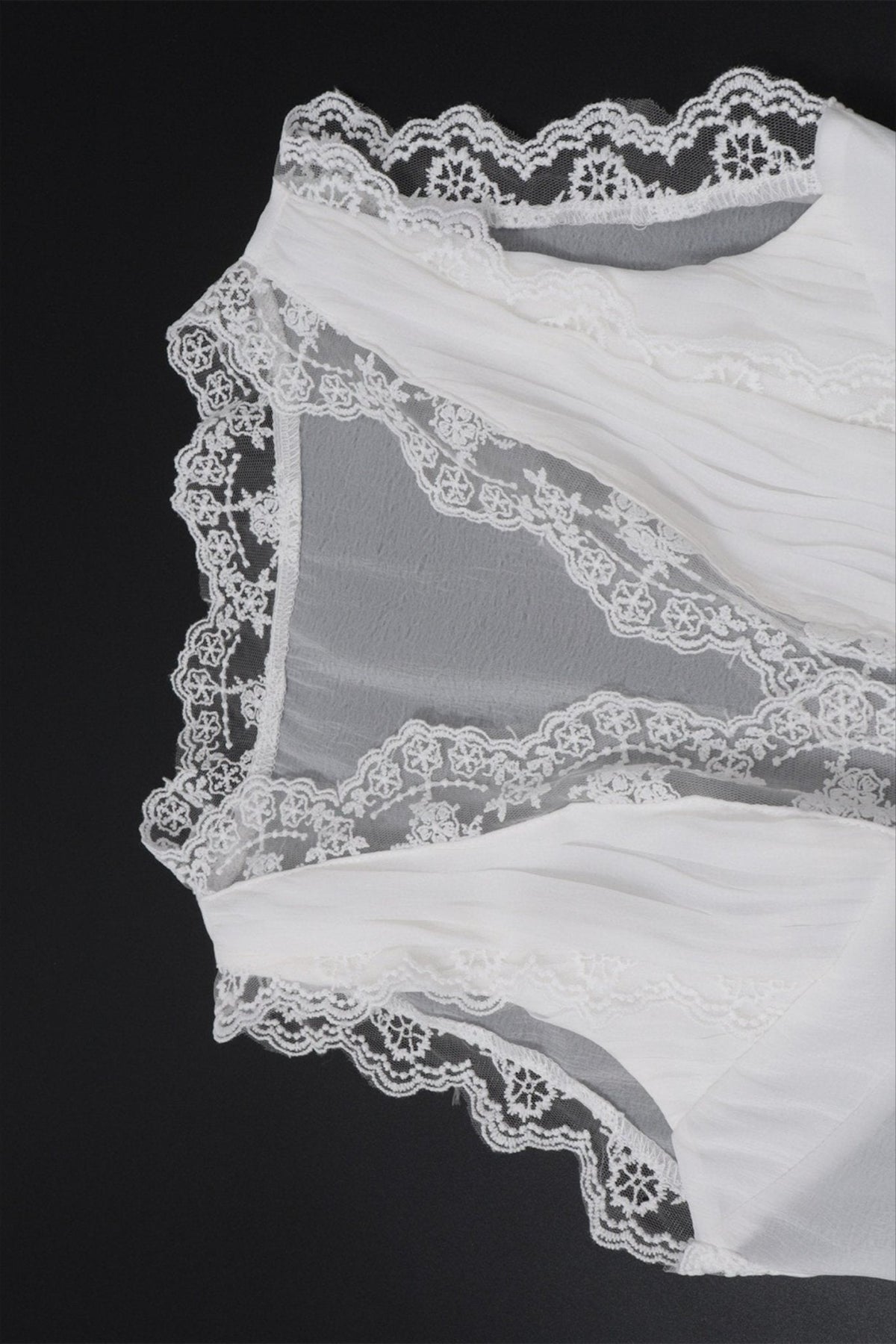 Conjunto de falda Guinevere con ribete de encaje y lazada trasera