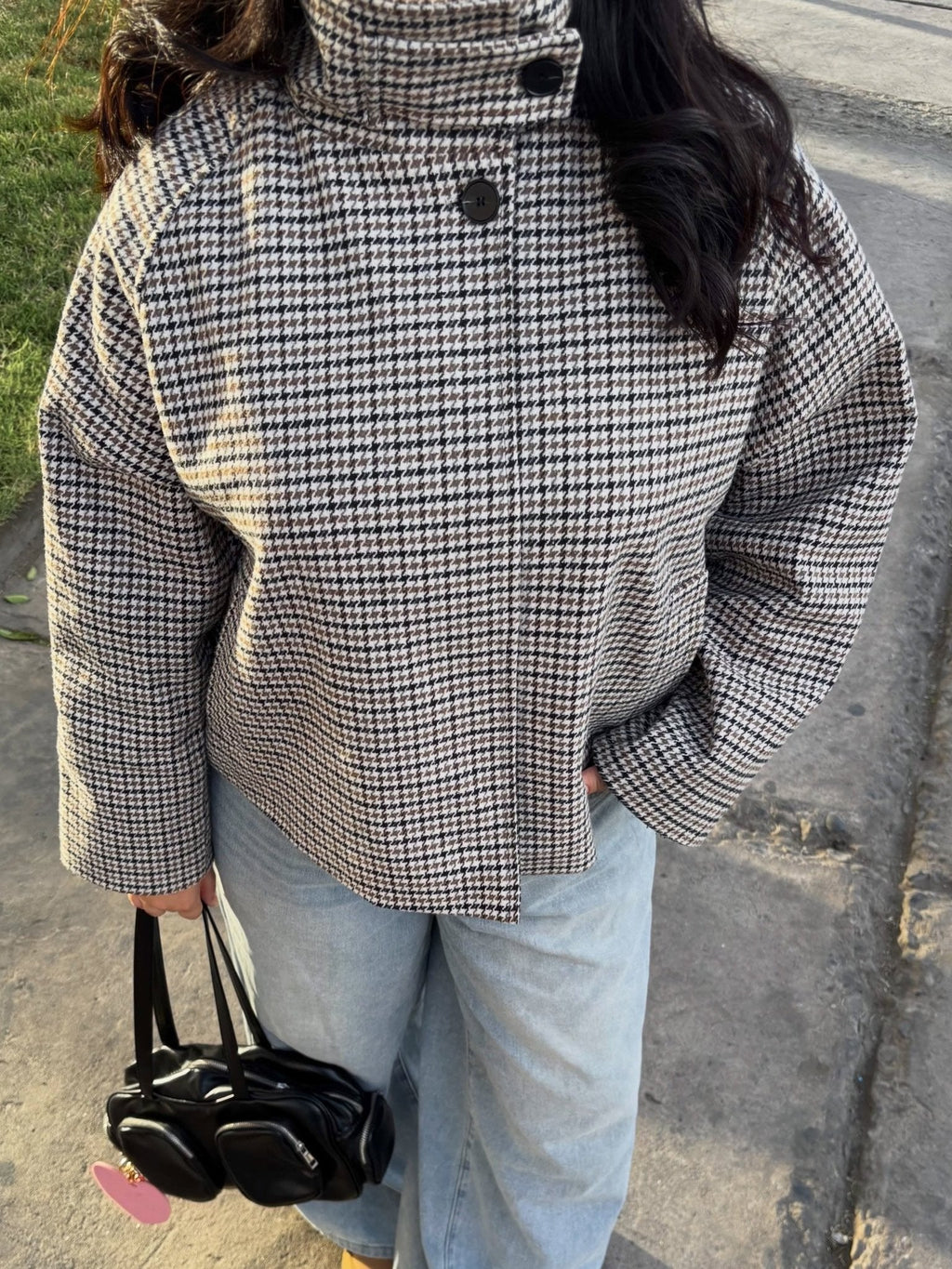 Chaqueta corta Amelia con cuello alto y pata de gallo