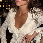 Top Mary con cuello de encaje en capas