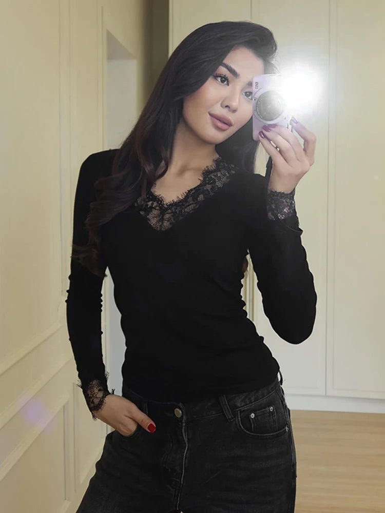 Top casual Miriam con encaje y escote en V