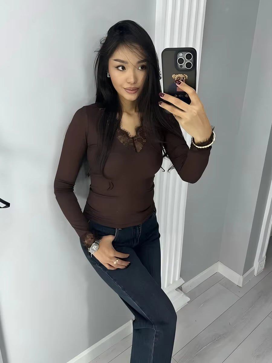 Top casual Miriam con encaje y escote en V