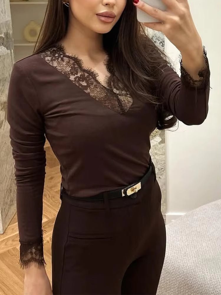 Top casual Miriam con encaje y escote en V