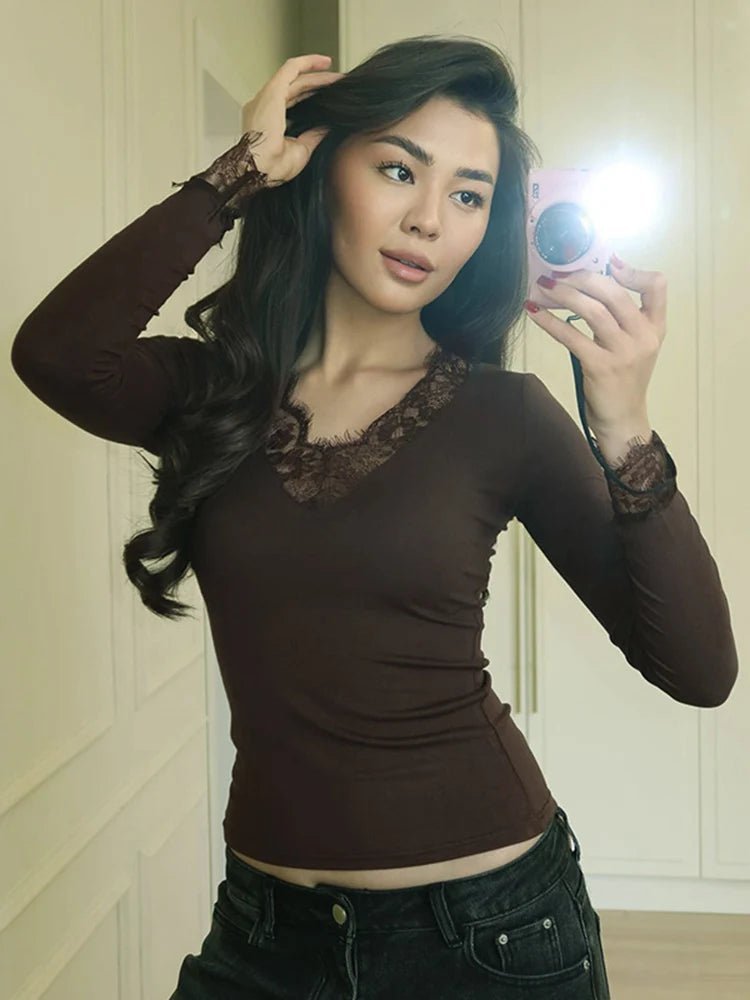 Top casual Miriam con encaje y escote en V