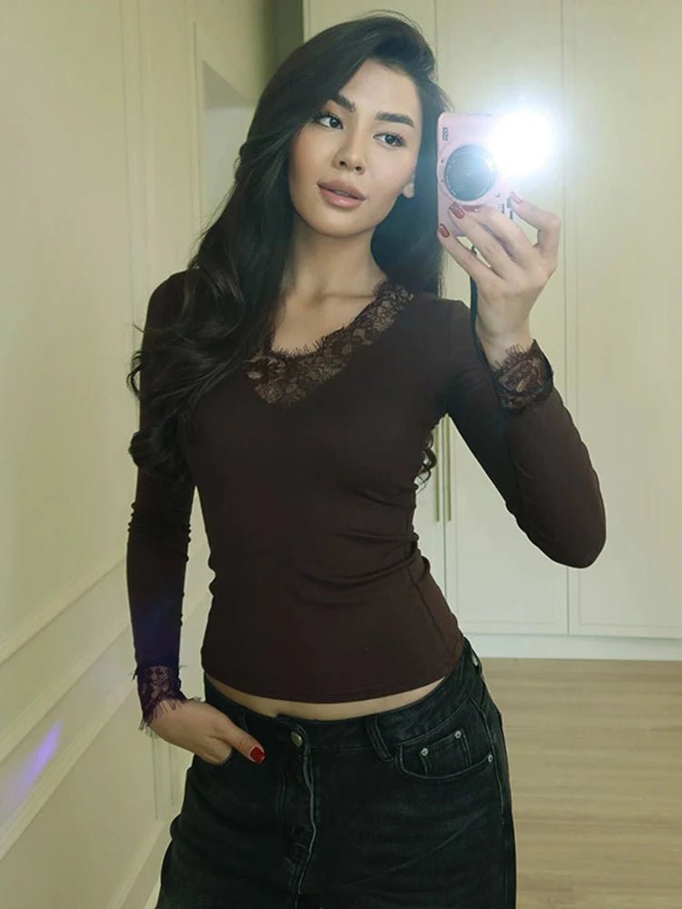 Top casual Miriam con encaje y escote en V