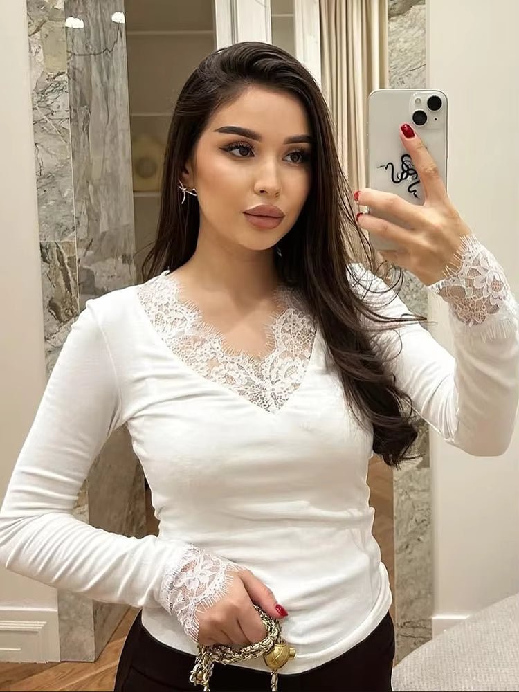 Top casual Miriam con encaje y escote en V