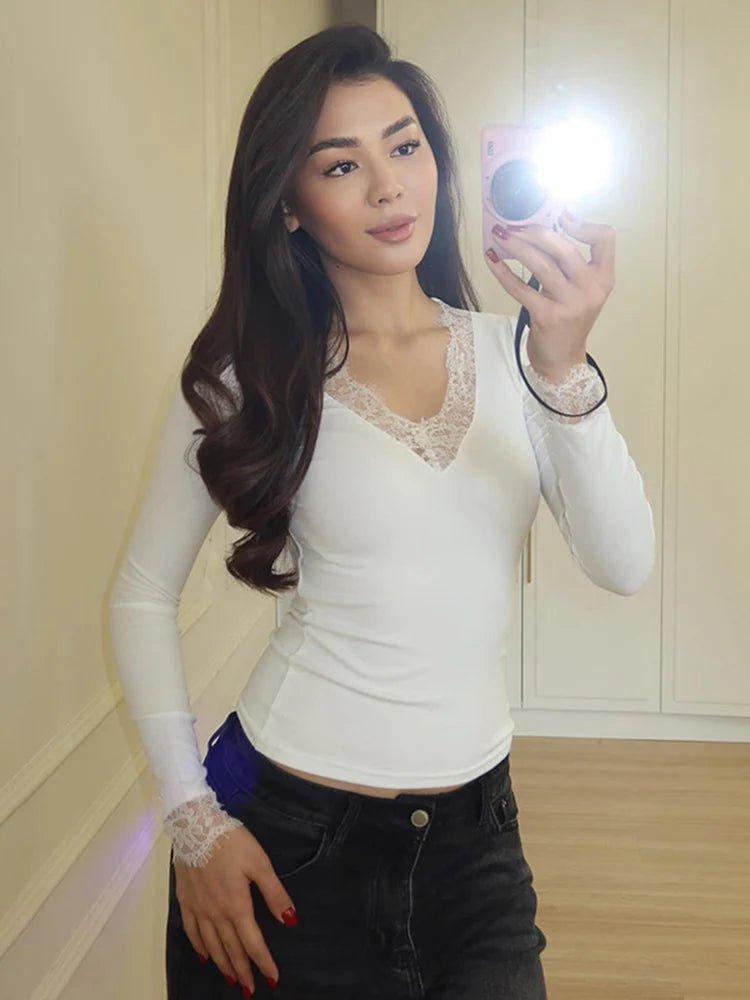 Top casual Miriam con encaje y escote en V