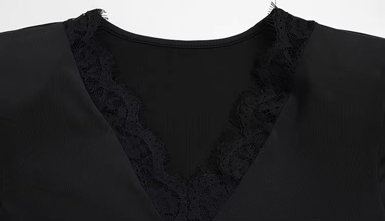 Vestido mini ajustado de manga larga con ribete de encaje Nora